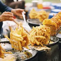 7 jajanan pinggir jalan di Vietnam ini pantang hukumnya untuk tidak dikunjungi. (Via: vina.com)