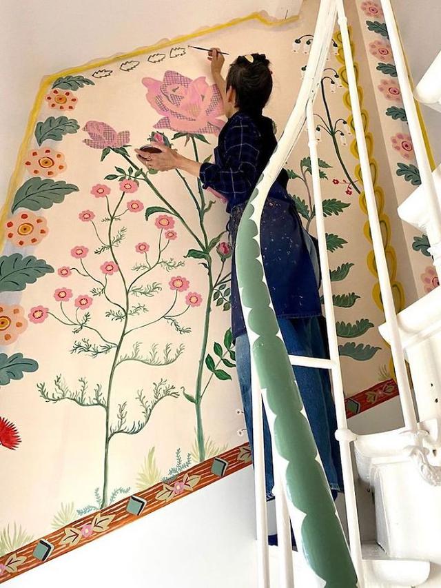 seniman lukis isi rumah