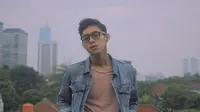 YouTuber Ardhito Pramono Disandingkan dengan Jamie Cullum