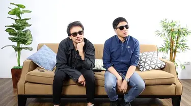 Untuk pertama kalinya, Vincent dan Desta bermain film dan terlibat langsung menjadi produser. Dalam film yang berjudul Pretty Boys ini, Vincent dan Desta mengajak Tompi untuk mensutradarai film tersebut.