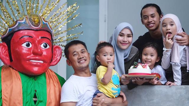 [Fimela] Zaskia Adya Mecca