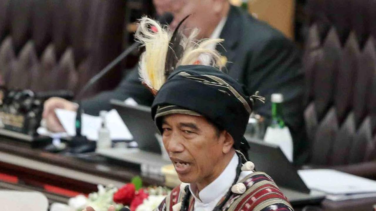 FOTO: Ekspresi Jokowi Curhat Disebut Pak Lurah, Plonga-plongo, hingga Firaun di Sidang Tahunan MPR