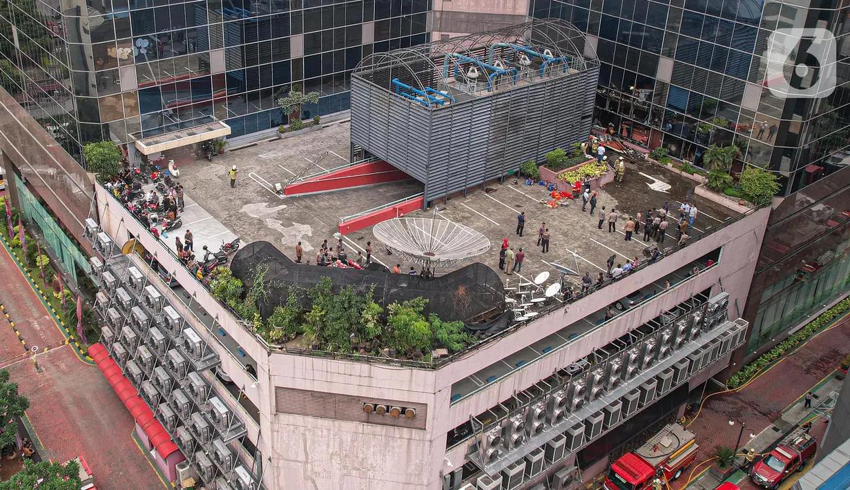 Suasana Gedung Kementerian Hukum dan Hak Asasi Manusia Republik Indonesia (Kemenkumham) seusai peristiwa kebakaran di Jalan Rasuna Said, Kuningan Jaksel, Kamis (8/12/2022). Tidak korban jiwa maupun luka dalam kejadian tersebut. Para karyawan sudah dievakuasi begitu kebakaran terjadi. (Liputan6.com/Faizal Fanani)