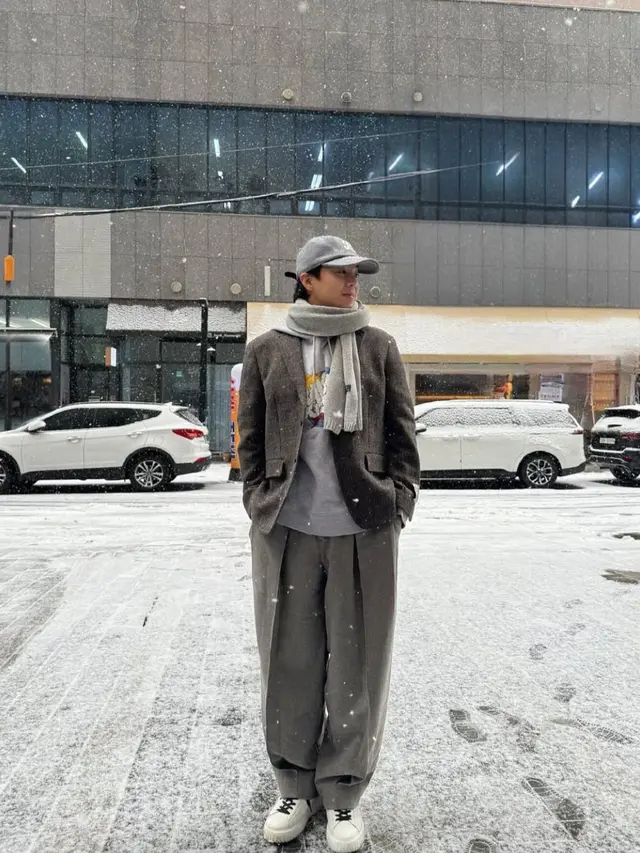 Potret ganteng Park Eun Seok. (credit:instagram.com/_____silverstone_____)