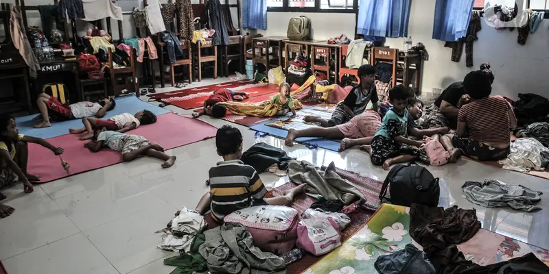 2 Hari Mengungsi di Sekolahan akibat Banjir
