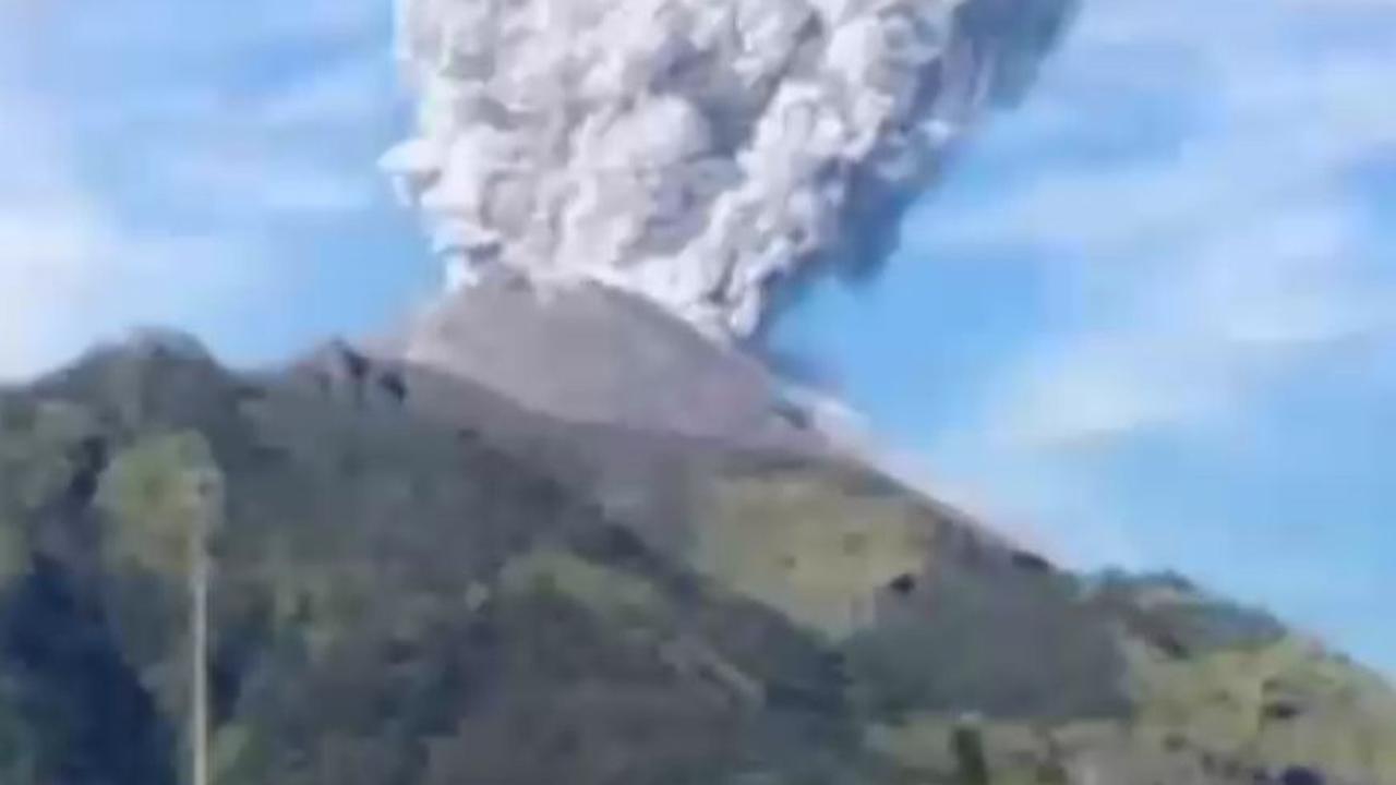 Gunung Lewotobi Laki-Laki Erupsi Lagi, Lontarkan Abu Vulkanik Setinggi 1,5 Km