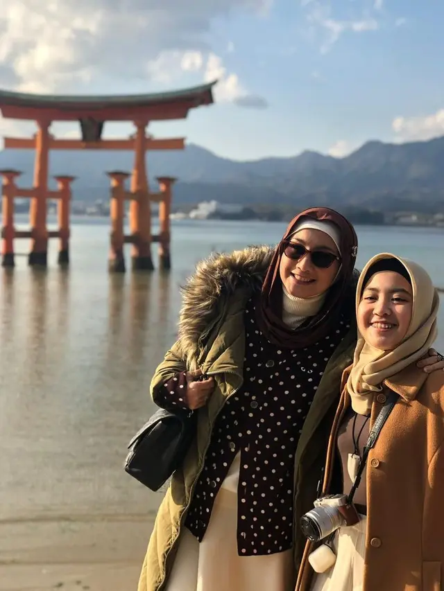 [Fimela] Desy Ratnasari dan Nasywa Nathania