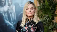 Aktris, Margot Robbie menghadiri premier film "The Legend of Tarzan" di Hollywood, California, (27/6). Aktris cantik ini berperan sebagai Jane Porter, kekasih Tarzan yang diperankan oleh aktor tampan Alexander Skarsgard. (REUTERS/Danny Moloshok)