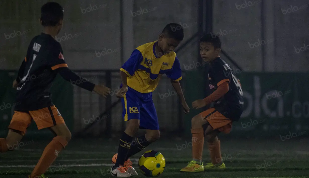 Meski tidak diunggulkan, Indocement mampu menguasai jalannya laga dan banyak menciptakan peluang. (Bola.com/Vitalis Yogi Trisna)