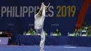 Atlet wushu Indonesia, Edgar Xavier, beraksi pada SEA Games 2019 cabang wushu nomor Taoulu Chanquan di World Trade Center, Manila, Minggu (1/12). Mendapat nilai 9,59, dirinya gagal meraih medali. (Bola.com/M Iqbal Ichsan)