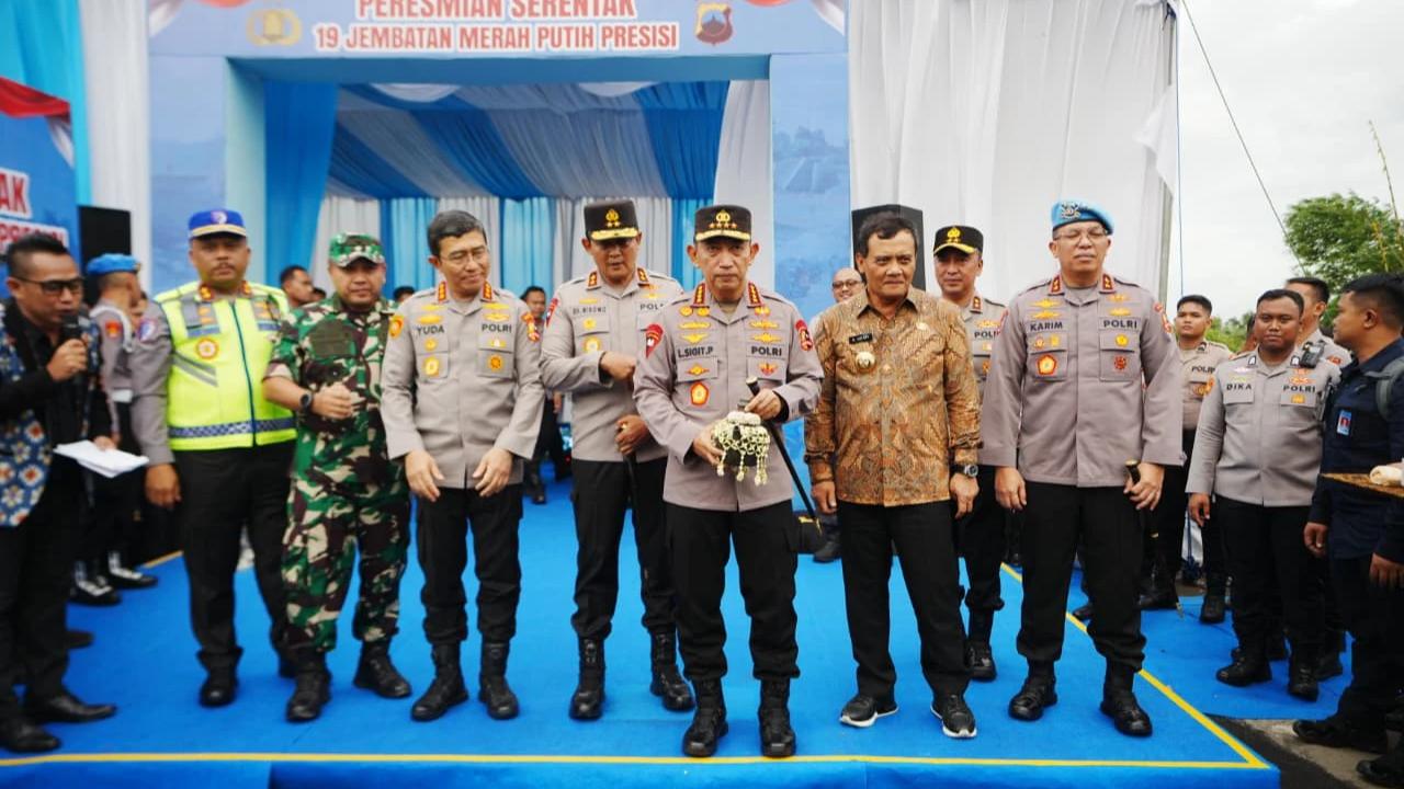 Kapolri Resmikan 19 Jembatan Merah Putih Presisi