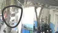 Pemuda Nyetir Mobil Ugal-ugalan Tabrak Sejumlah Motor di Meruya