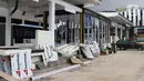 Kondisi halte transjakarta Senen yang masih tahap penyelesaian, Jakarta, Jumat (9/10/2020). Unjuk rasa menentang disahkannya Omnibus Law UU Cipta Kerja berujung aksi anarkis merusak berbagai fasilitas umum pada Kamis malam (8/10). (Liputan6.com/Helmi Fithriansyah)