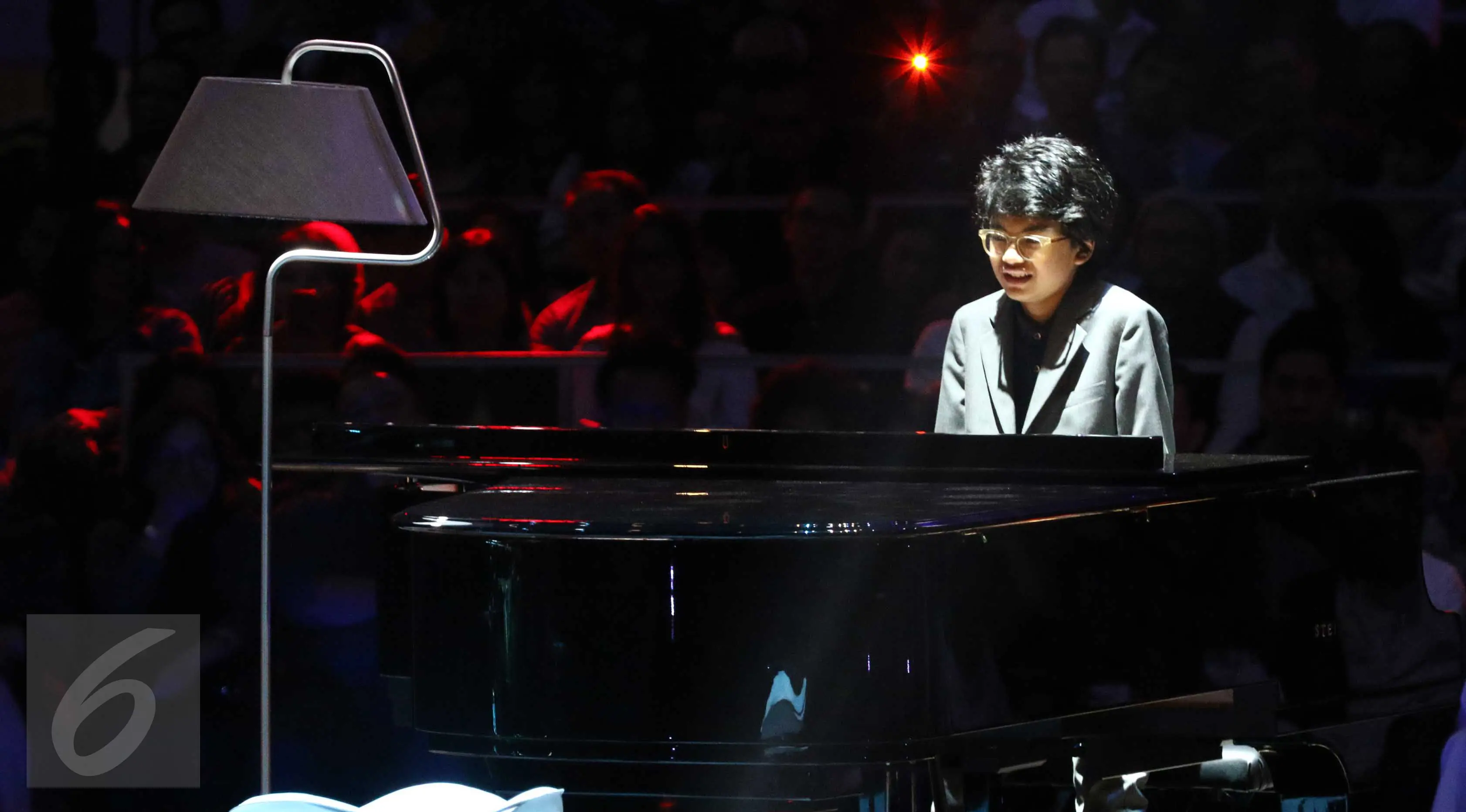 Joey Alexander saat menggelar konser perdananya bertajuk Joey Alexander LiveÂ in Concert di Indonesia, Jakarta, Minggu (22/5).  (Liputan6.com/Helmi Afandi)