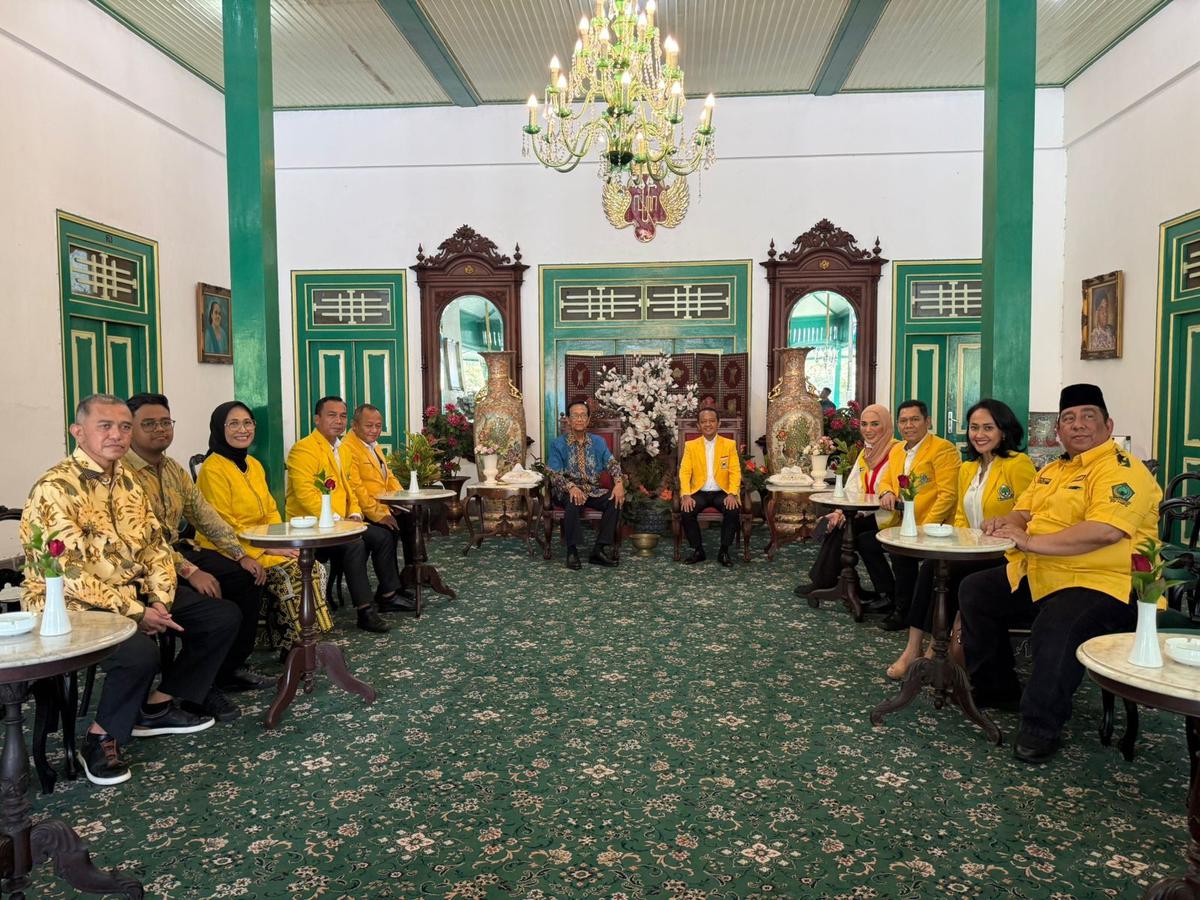 Ketua Umum Partai Golkar Bahlil Lahadalia bertemu Gubernur Daerah Istimewa Yogyakarta (DIY) Sri Sultan Hamengku Buwono X