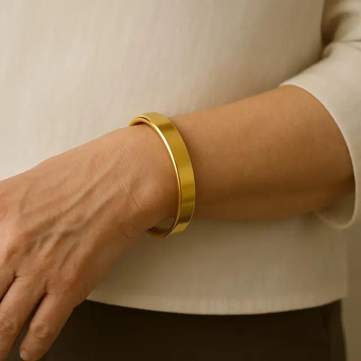 6 Model Gelang Emas Bulat Polos Terbaru 2025, Cocok untuk Usia 50 Tahun