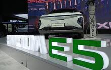 Peringatan! Jangan Asal Copot-Pasang Baterai Mobil Listrik dengan Tangan Kosong