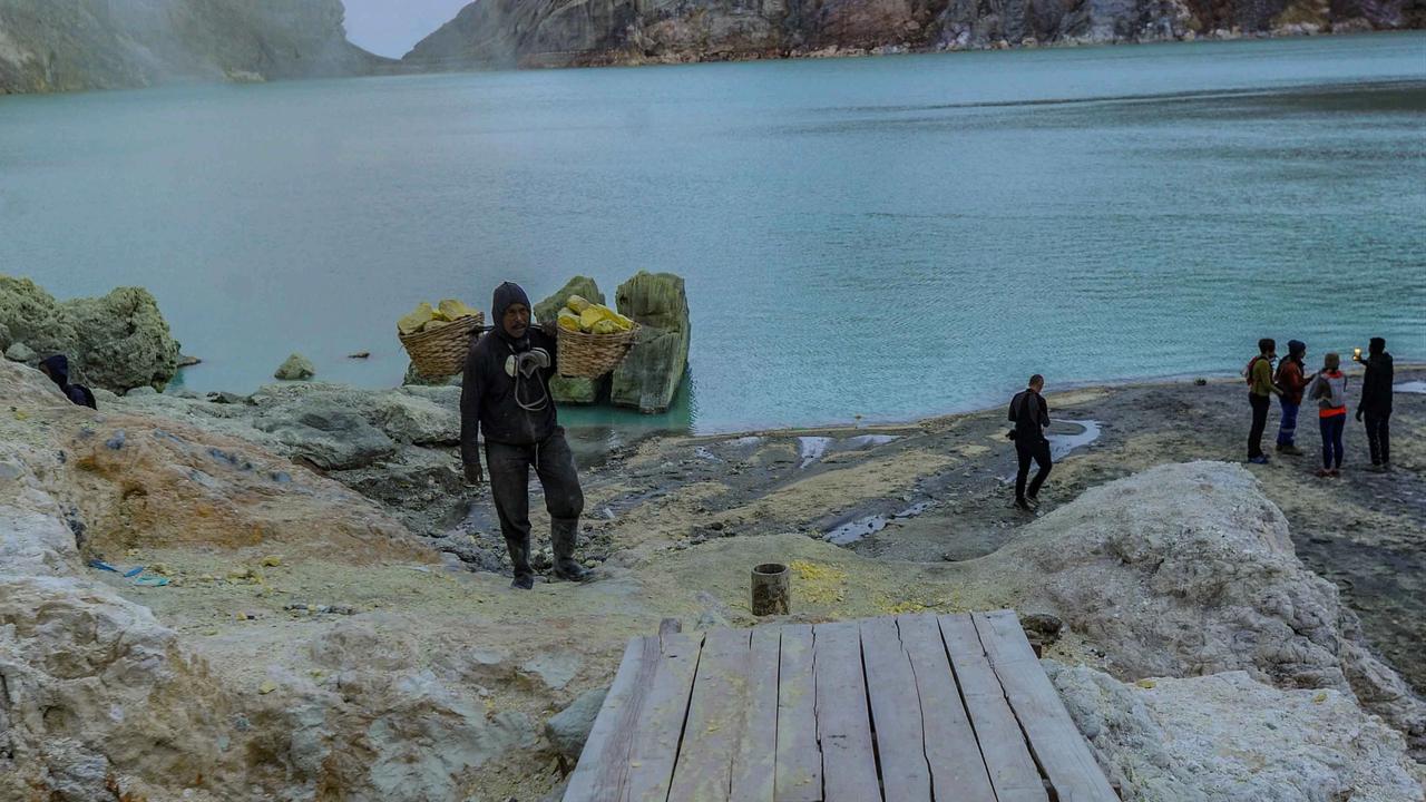 FOTO: Kawah Ijen Destinasi Favorit Wisata Alam Akhir Tahun