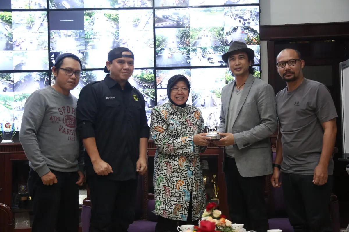Padi mengunjungi Wali Kota Surabaya, Tri Rismaharini