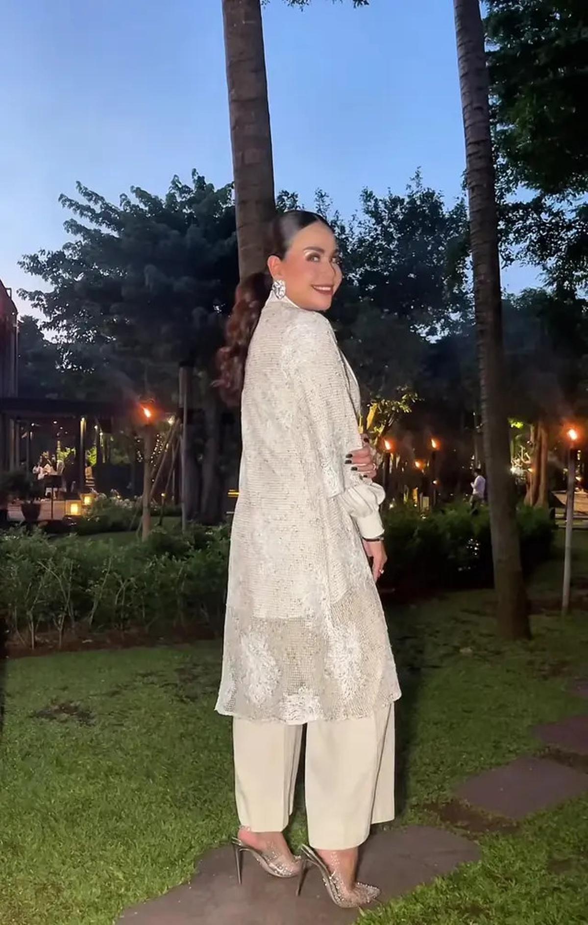 7 Potret Melaney Ricardo Jadi MC Buka Puasa, Dapat Berkah Ramadhan