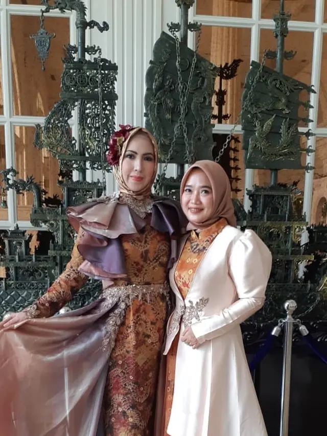 Gaun Jumputan Palembang Riris Ghofir