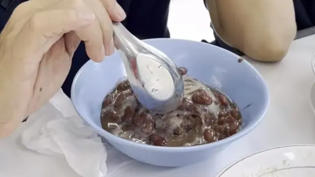 Pramono Anung Ulas Makanan ala Food Blogger dengan Putrinya Hanifa Fadhila. (Dok: TikTok @pramonoanungw)