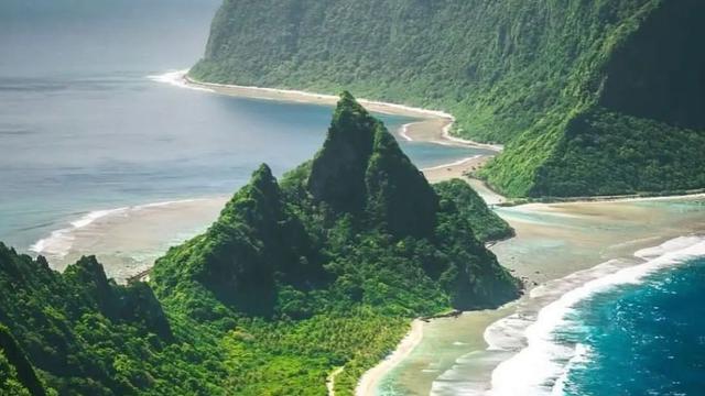 Pemandangan di Samoa Amerika dengan pulau dan pantainya