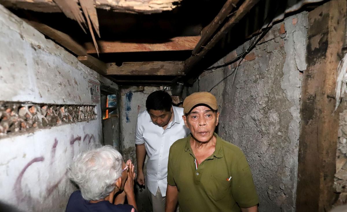 Menteri PKP Maruarar Sirait tinjau rumah Nenek Hasna