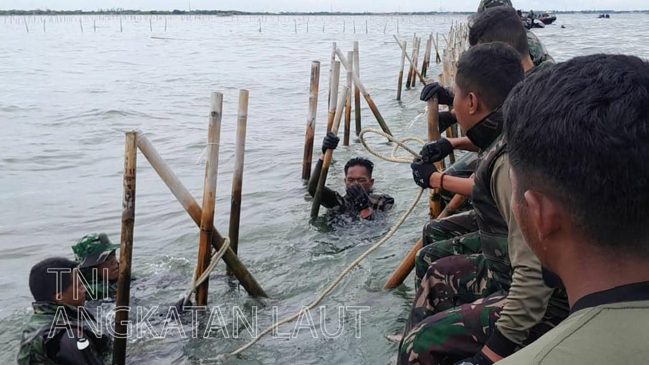 Perintah Kasal, Pasukan TNI AL Dibantu Nelayan Makin Getol Obrak Abrik Pagar Laut Misterius