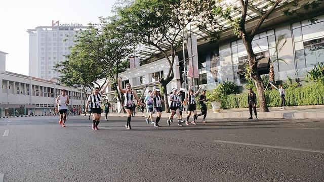 6 Potret Kemeriahan Surabaya Marathon 2019