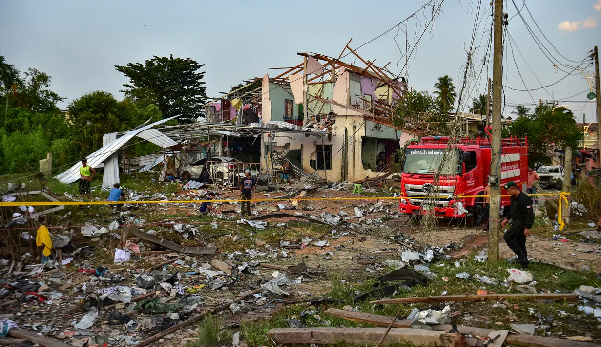 Foto-foto AFP dari tempat kejadian menunjukkan gudang itu menjadi puing-puing dan logam bengkok. (Madare TOHLALA / AFP)