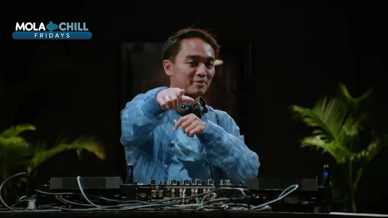 Penampilan Dipha Barus di Mola Chill Fridays