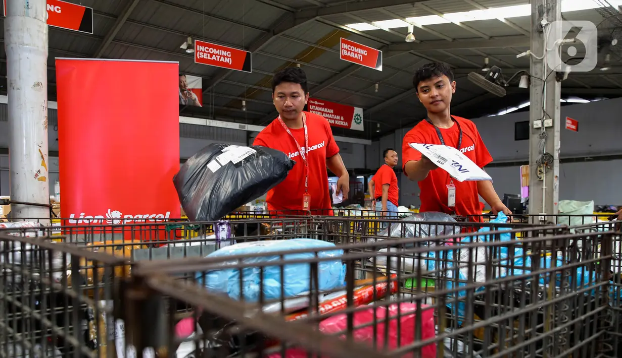 Meskipun mengalami peningkatan pengiriman, Lion Parcel tetap berkomitmen memenuhi capaian tingkat Service Level Agreement (SLA). (Liputan6.com/Angga Yuniar)