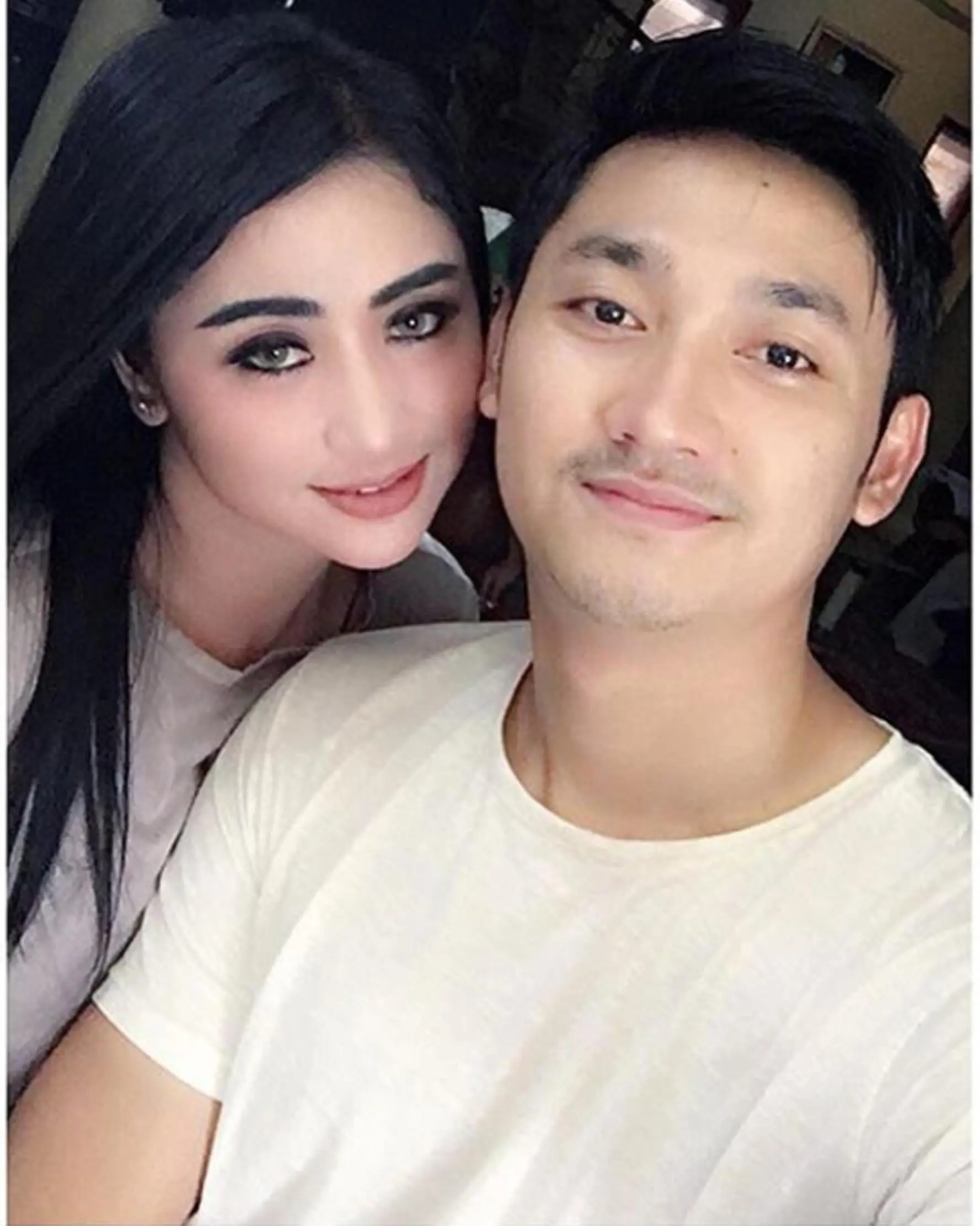 Dewi Perssik dan calon suami, Angga Wijaya. (Instagram)