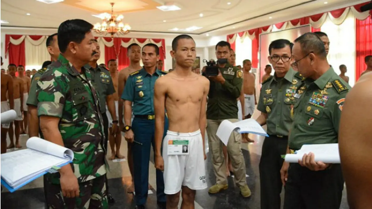 Kagetkan Keluarga, Anak Tukang Bubur Lolos Seleksi Calon Taruna Akmil
