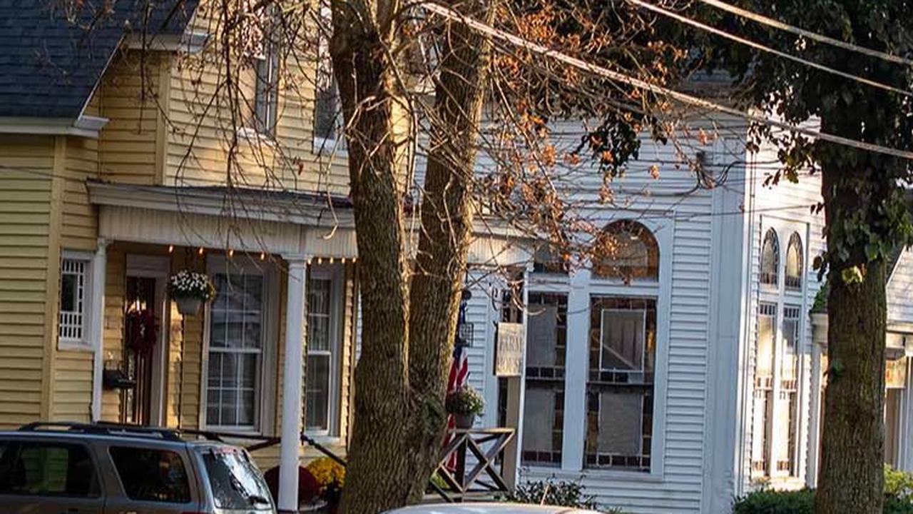 Perintah lockdown ini membuat KOta Lewiston yang biasanya ramai mendadak sunyi.