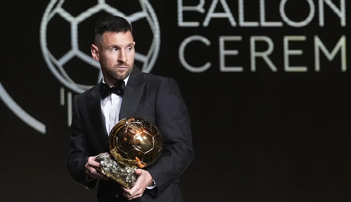 La Pulga pun semakin meninggalkan prestasi sang rival, Cristiano Ronaldo yang meraih penghargaan ini sebanyak lima kali. (AP Photo/Michel Euler)