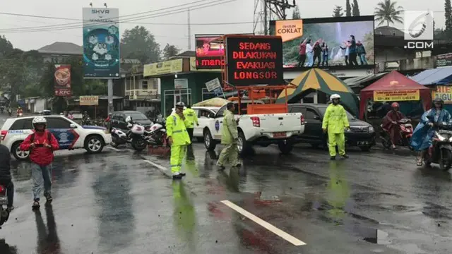VIDEO: Jalur Puncak Masih Ditutup Akibat Longsor