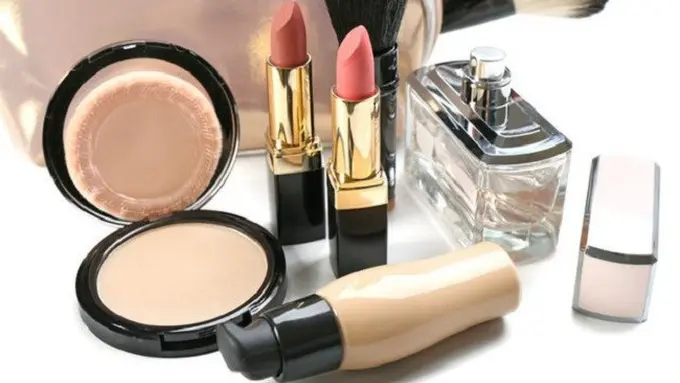 [Bintang] Ini 5 Penyebab Umum Kulit Kamu Mengalami Kerusakan, Makeup Jadi Salah Satu Faktor Utama?