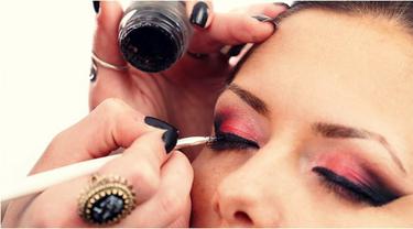 Eyeliner Gel Kesayangan Kering Atasi Dengan Baby Oil Saja Ladies