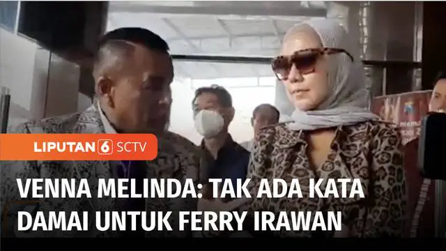 Artis Venna Melinda kemarin memenuhi panggilan penyidik Subdit Renakta Ditreskrimum Polda Jawa Timur, untuk melengkapi BAP penyidikan kasus KDRT yang dialaminya. Venna yang didampingi kuasa hukumnya, Hotman Paris, memastikan tidak akan berdamai denga...