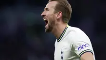 Harry Kane dari Tottenham melakukan selebrasi setelah mencetak gol pembuka pada pertandingan Liga Inggris antara Tottenham Hotspur vs Manchester City di Stadion Tottenham Hotspur di London, Minggu, 5 Februari 2023. (Foto AP / Kin Cheung)
