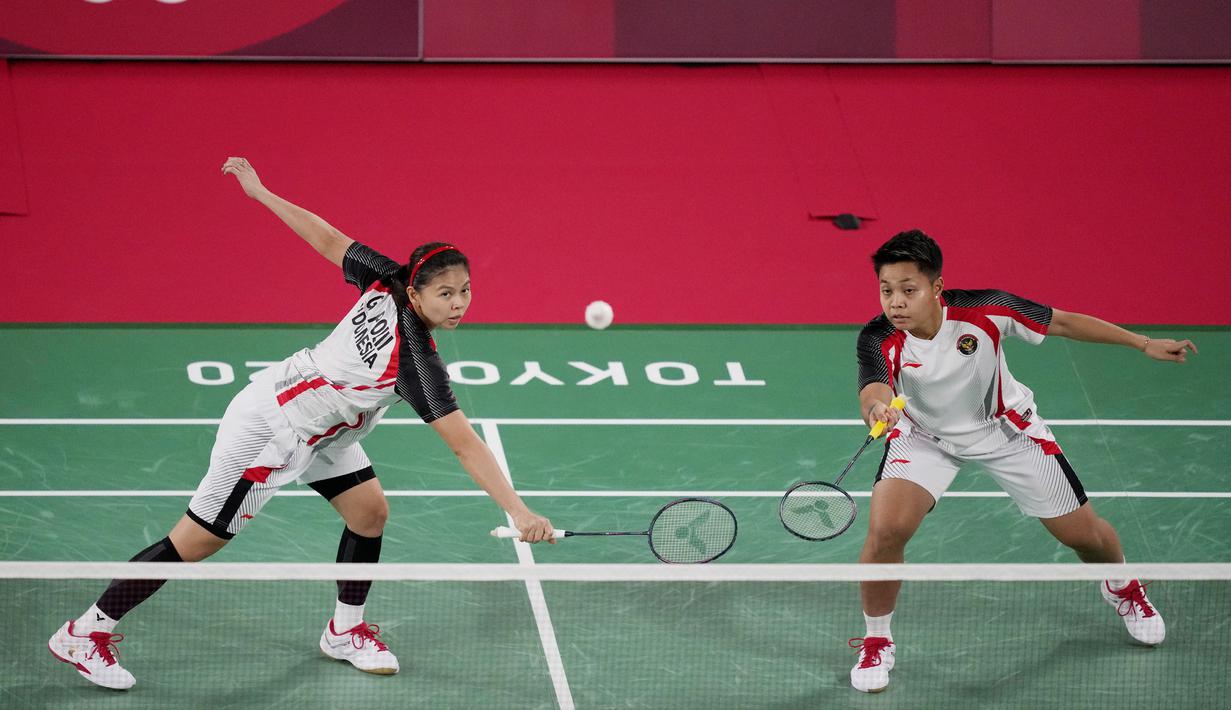 Poin demi poin dengan mudah didulang oleh pasangan Indonesia. Berkat kemenangan ini Greysia/Apriyani dipastikan akan tampil di perempat final dan membuka jalan untuk meraih medali emas di Olimpiade Tokyo 2020. (Foto/AP/Dita Alangkara)