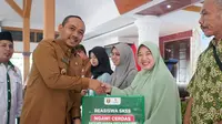 Saat menjabat sebagai Bupati Ngawi Ony Anwar Harsono menggelontorkan program beasiswa untuk keluarga miskin agar bisa menempuh pendidikan jenjang sarjana.  Ony berharap, program ini menjadi investasi jangka panjang untuk meningkatkan Sumber Daya Manusia (SDM) di Ngawi.