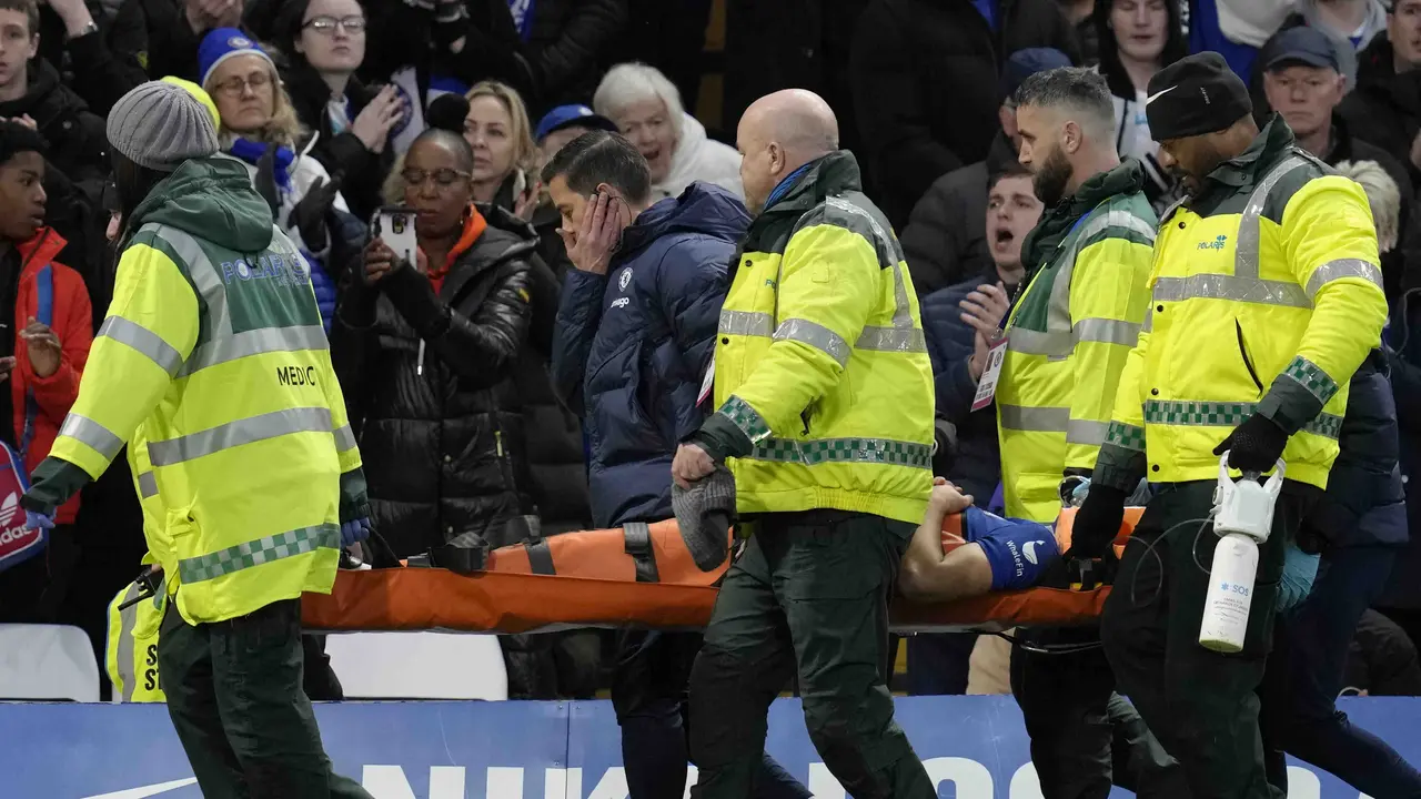 Momen Pemain Chelsea Cesar Azpilicueta Alami Cedera Horor, Kepala Kena Tendangan Salto