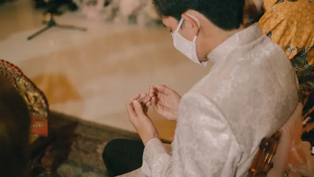 [Fimela] Adipati Dolken dan Canti Tachril