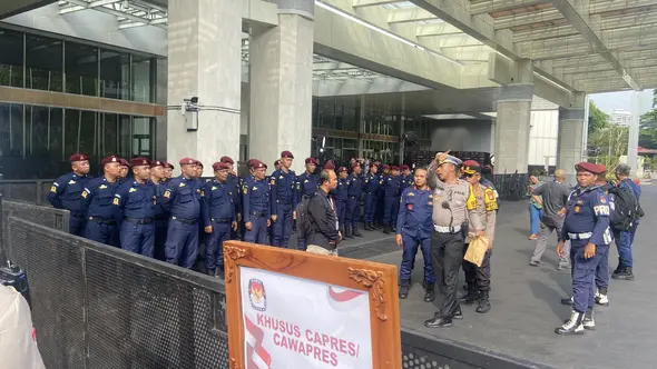 Situasi persiapan pengamanan di Jakarta Convention Center (JCC), Senayan, Jakarta Pusat jelang debat cawapres, Jumat, 22 Desember 2023. (Liputan6.com/Muhammad Radityo Priyasmoro)