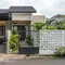 8 Inspirasi Pagar Rumah Mungil yang Tidak Membuat Halaman Terasa Sempit