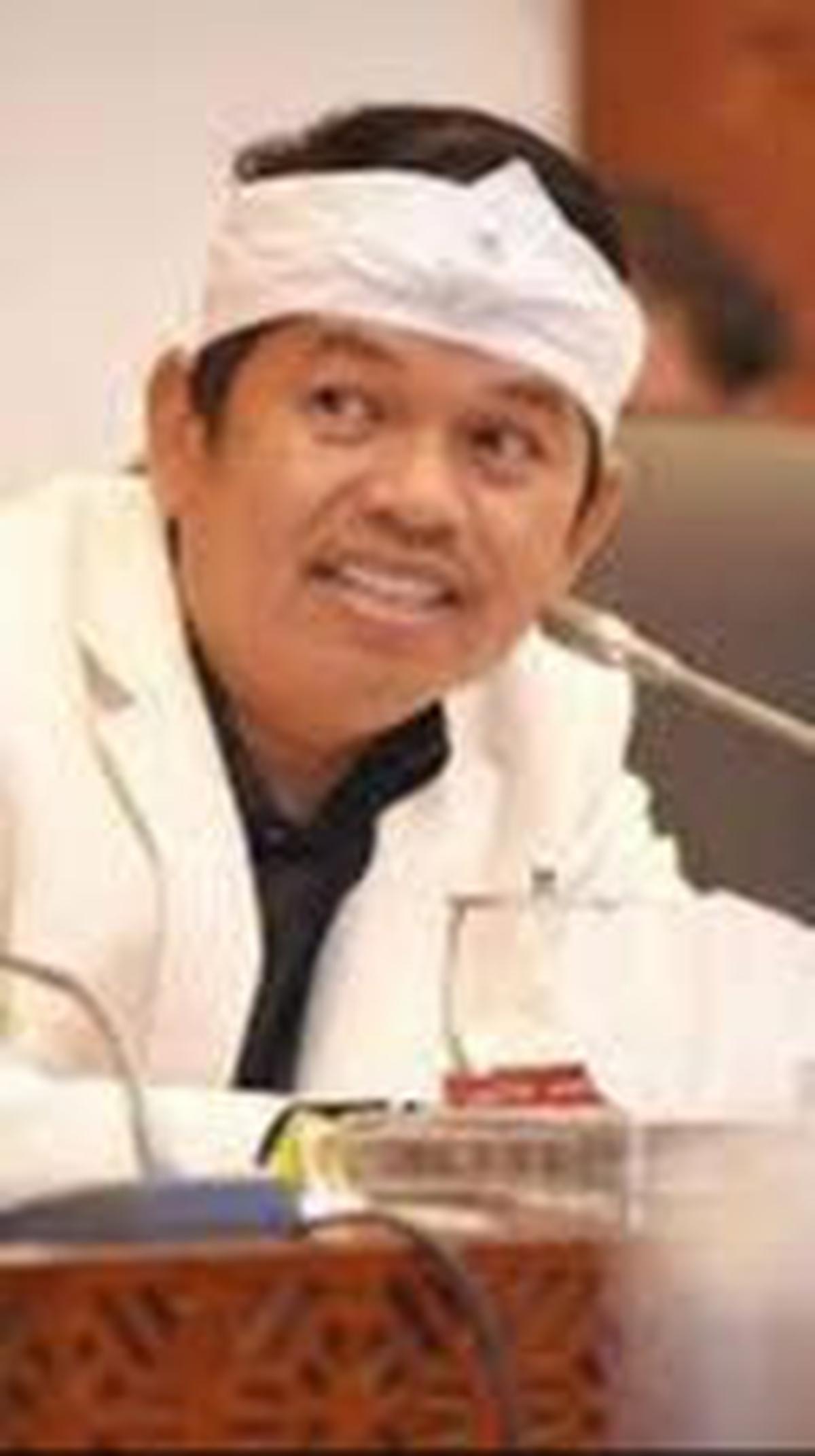 Pekerja karaoke tersebut mengaku, terpaksa harus bekerja sebagai wanita open BO lantaran harus menghidupi anak-anaknya.