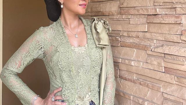 Tsania Marwa mengenakan kebaya (Instagram/tsaniamarwa54)